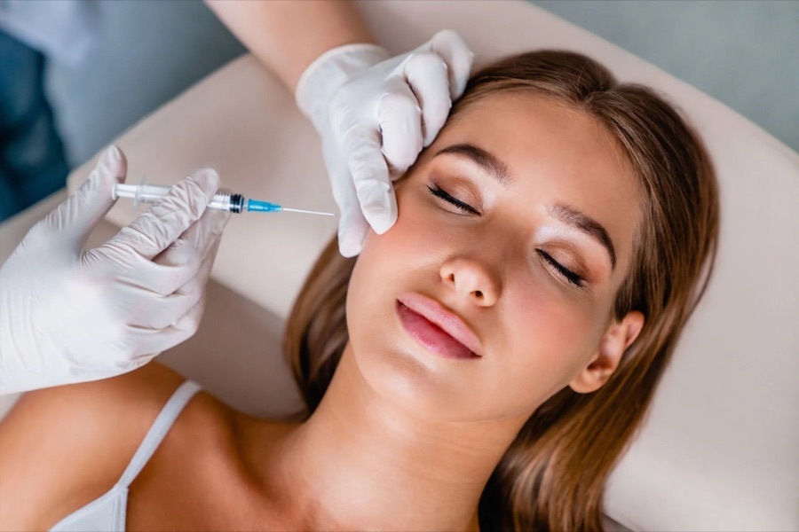 Preenchimento facial com ácido hialurônico
